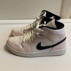 Women’s Air Jordan 1 Mid in Light Violet
